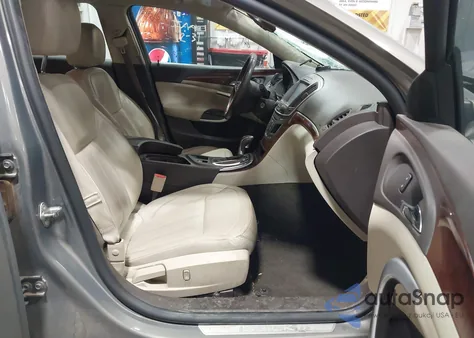 2017 Buick Regal Turbo Sport Touring z USA, uszkodzony, nr VIN 2G4GL5EX7H9179854